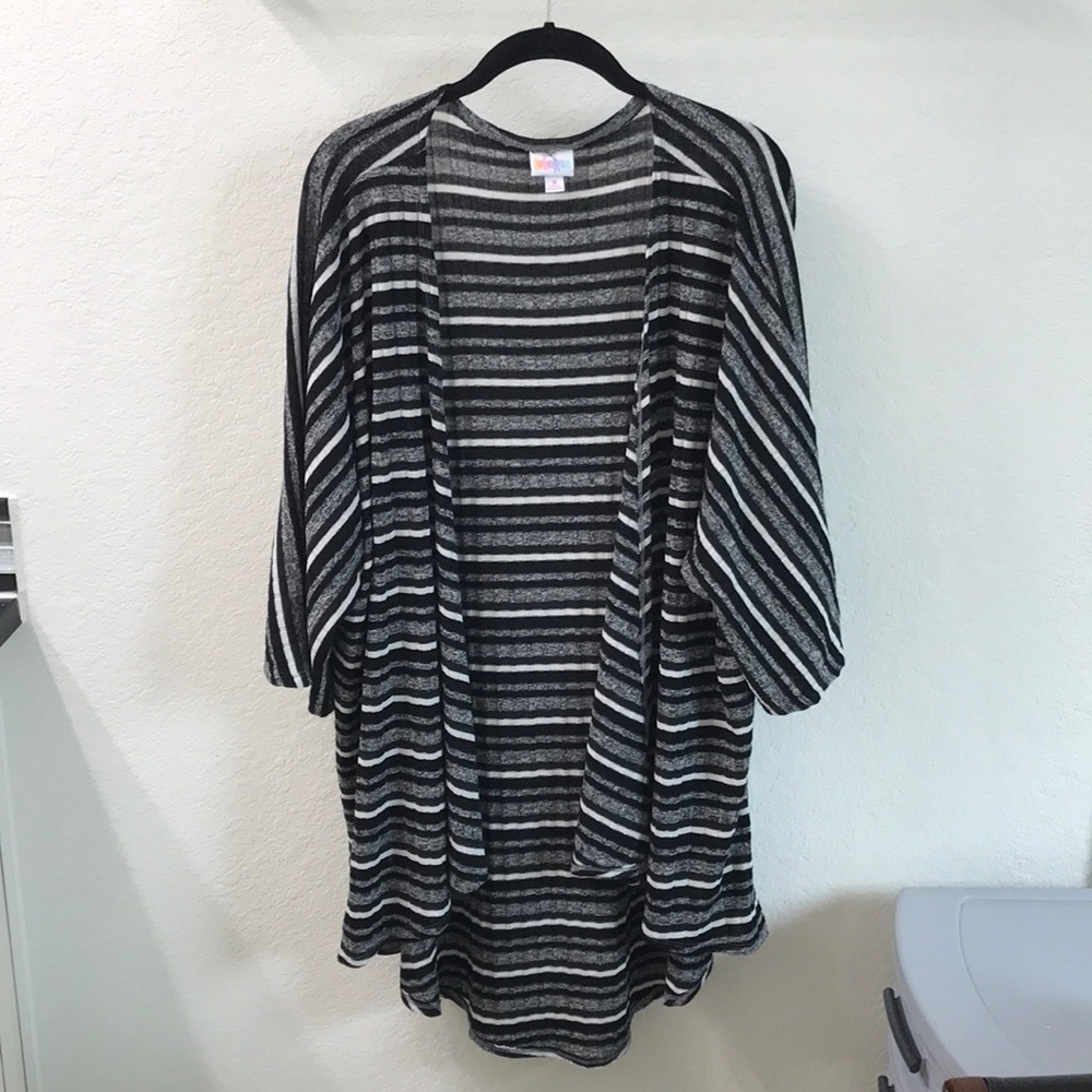 LulaRoe Lindsay cardigan! Size Medium